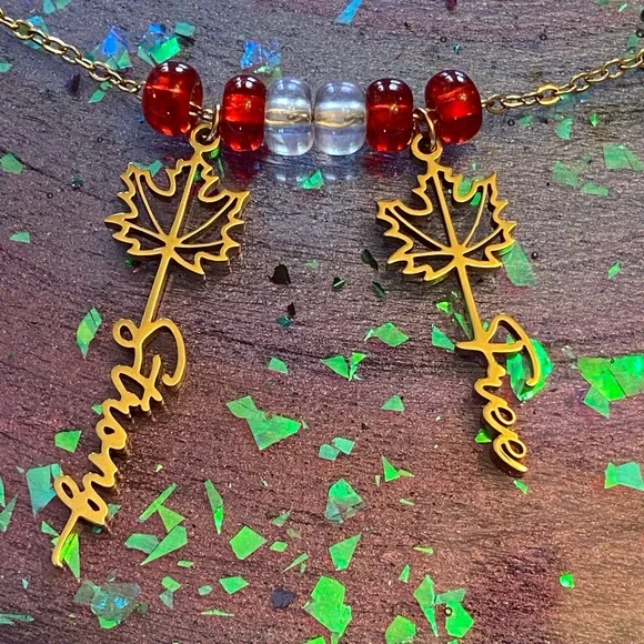 🇨🇦 Strong & Free Necklace 🇨🇦 - Picture 11 of 13